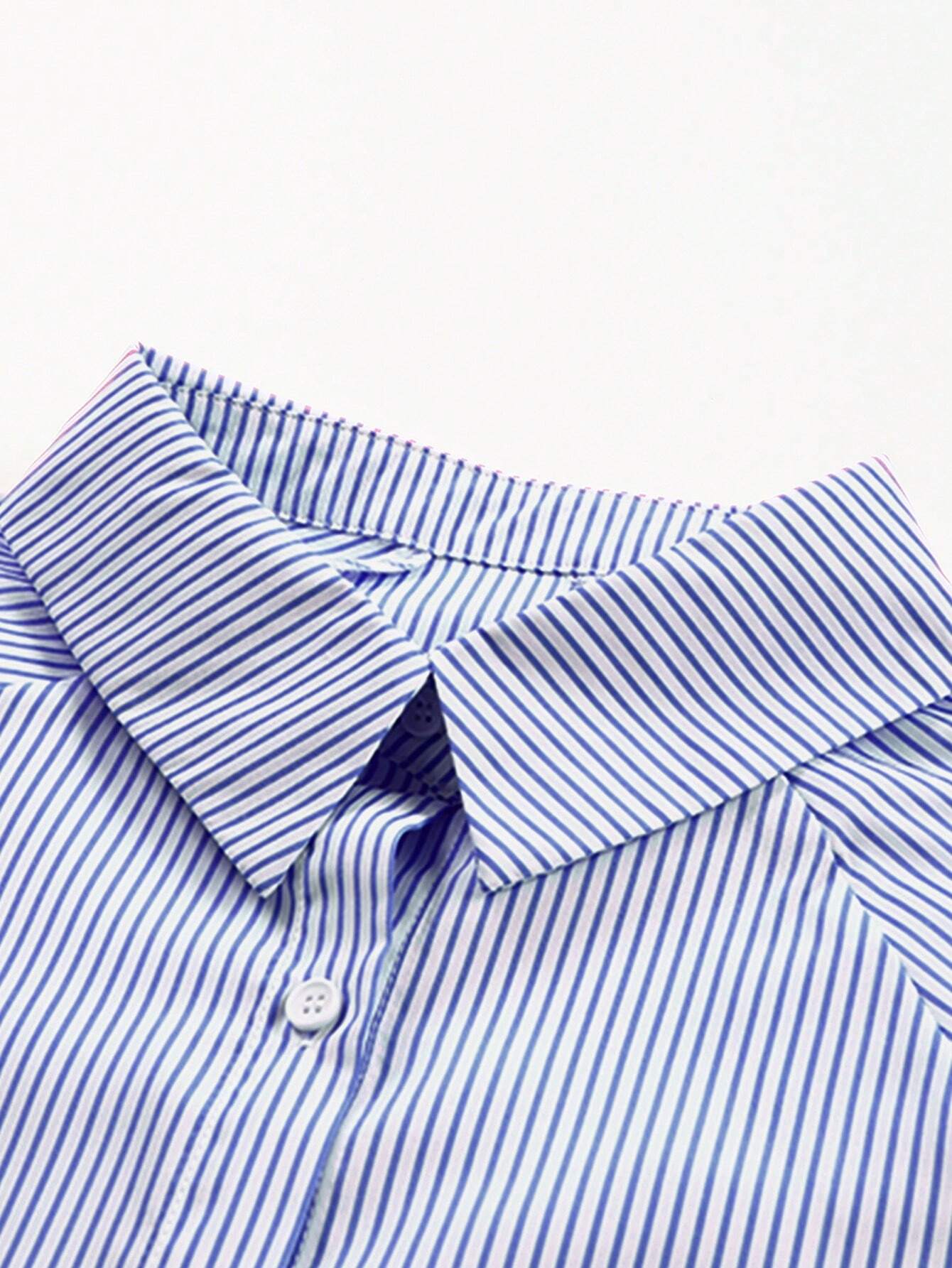 Middelmatig lang overhemd met gestreepte revers en oversized afhangende mouwen