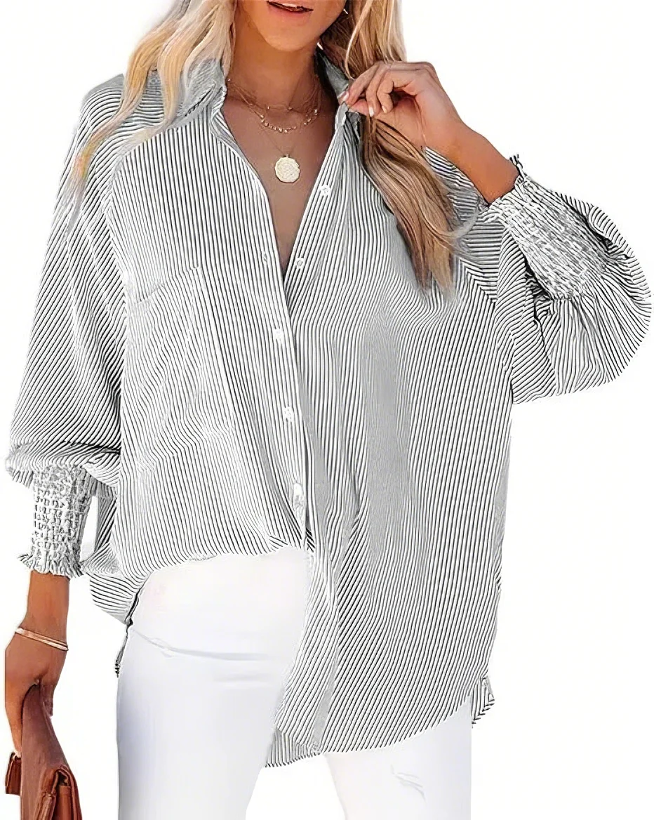 Middelmatig lang overhemd met gestreepte revers en oversized afhangende mouwen