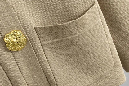 Zacht gebreide set met gouden knopen