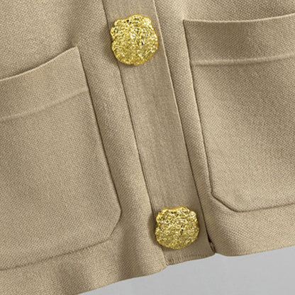 Zacht gebreide set met gouden knopen